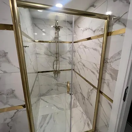 Centrally Located Luxury Apartment